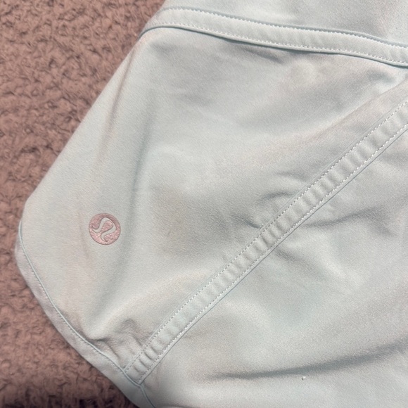 Lululemon Tracker Short V *4"
Blue Glow Light Blue Women's Shorts size 10 - Picture 4 of 6
